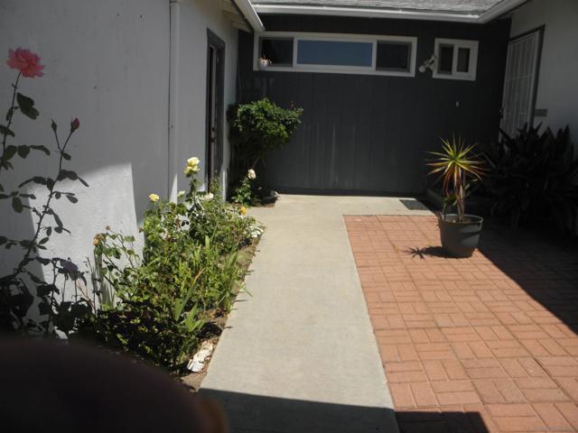 6707 Mineral Dr, San Diego CA: https://media.crmls.org/mediaz/1e503b81-91bd-48aa-9b77-415d4f05f687.jpg
