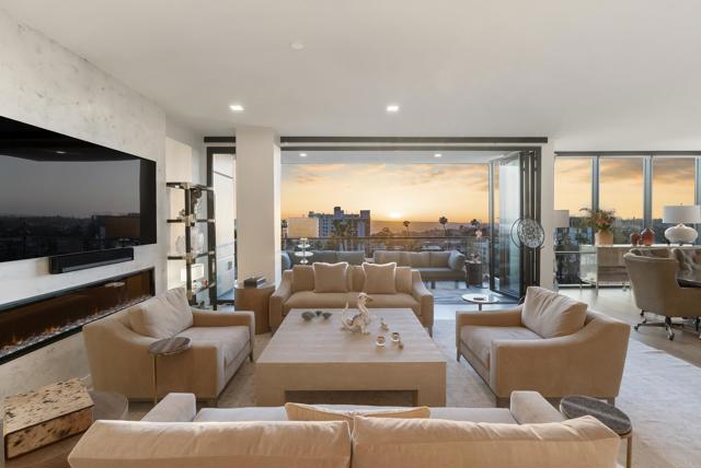 2604 5th Ave, Mission Hills (San Diego) CA: https://media.crmls.org/mediaz/1e507e52-0d52-45d1-8d5f-954fc560e33f.jpg