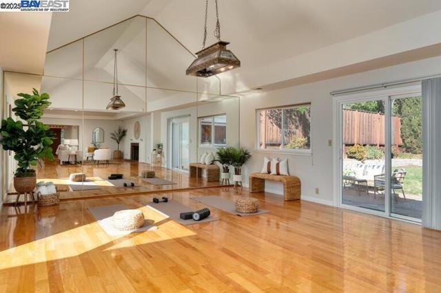 41366 Charlita Ct, Fremont CA: https://media.crmls.org/mediaz/1e50f800-7363-49b0-9004-b8ca08885b95.jpg