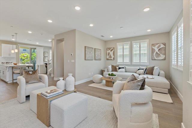 639 Cinnamon Circle, Mountain View CA: https://media.crmls.org/mediaz/1e528d36-5dce-4e13-880a-5e12ea0222e6.jpg