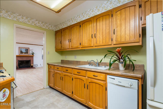 2238 Garfias Drive, Pasadena CA: https://media.crmls.org/mediaz/1e528fdc-2d66-4ef9-9d98-c54d51eaca45.jpg