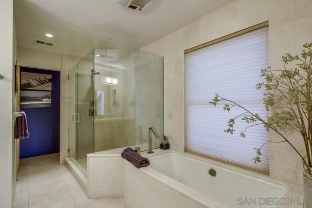 3391 Ocean Front Walk, San Diego CA: https://media.crmls.org/mediaz/1e52dc57-377e-4795-9ab3-3e1a2e33900b.jpg