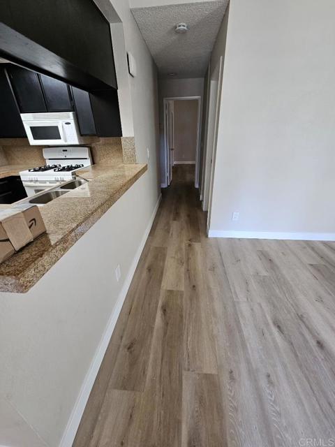 Detail Gallery Image 7 of 15 For 2085 Lakeridge Cir #202,  Chula Vista,  CA 91913 - 2 Beds | 2 Baths