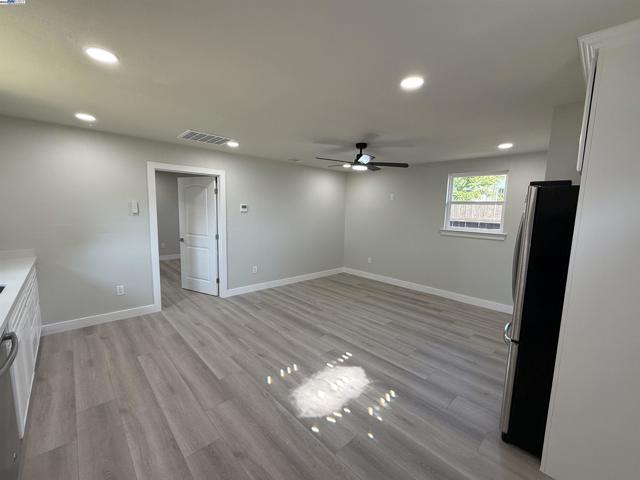 2809 Avalon Dr, Sacramento CA: https://media.crmls.org/mediaz/1e5358e6-7396-47b6-b4c1-ecb9f1a49c28.jpg