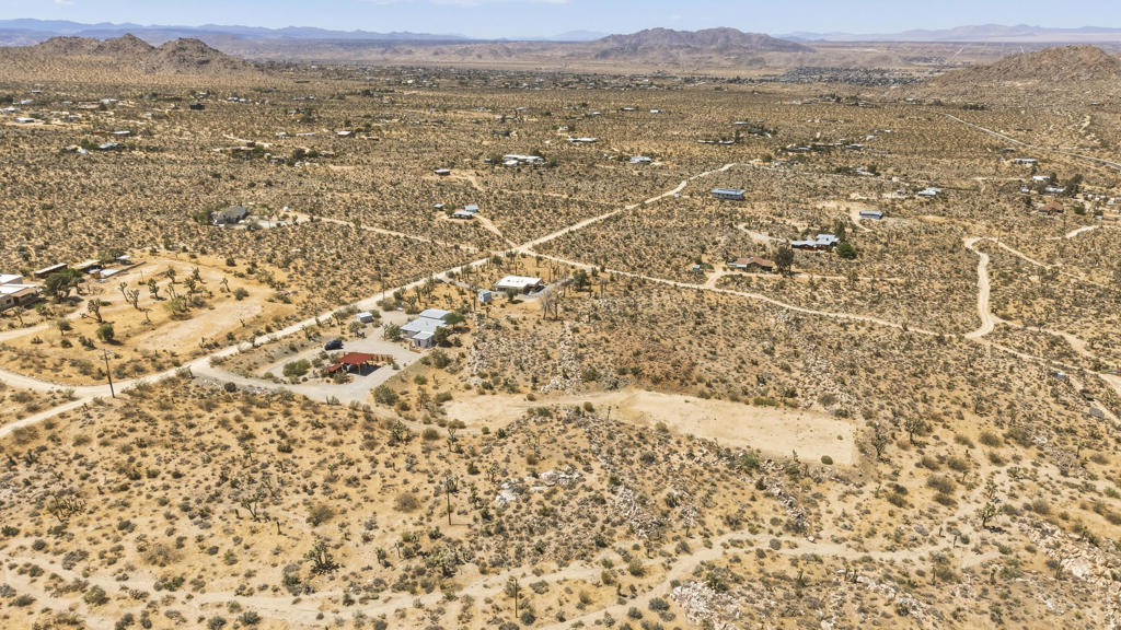 https://media.crmls.org/mediaz/1e5389ae-2006-4a31-9fa4-5a0387bdbb6e.jpg?preset=X-Large