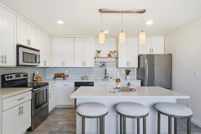 Detail Gallery Image 4 of 44 For 302 Worthington St, Spring Valley,  CA 91977 - 3 Beds | 2 Baths