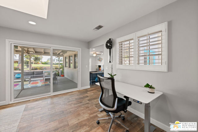 2002 S Bobolink Lane, Palm Springs CA: https://media.crmls.org/mediaz/1e5390a5-cfc6-4e1d-9269-29dba58b4e33.jpg