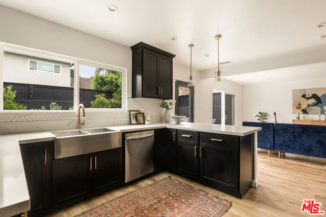 13123 Magnolia Boulevard, Sherman Oaks CA: https://media.crmls.org/mediaz/1e541999-a599-48eb-b7f6-be432a154c31.jpg
