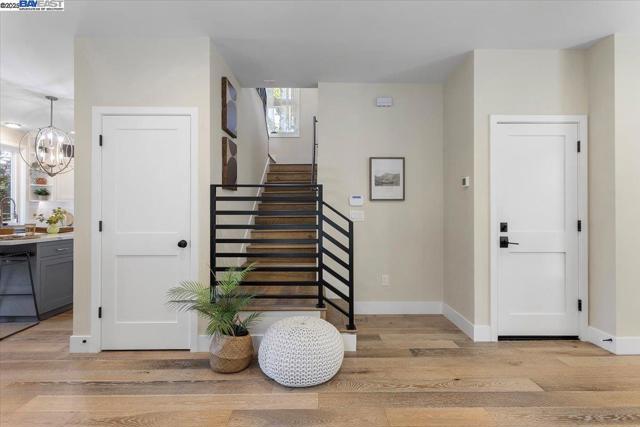 1002 Middle Ave, Menlo Park CA: https://media.crmls.org/mediaz/1e5442c4-b192-4551-8618-a4158efaaf5b.jpg