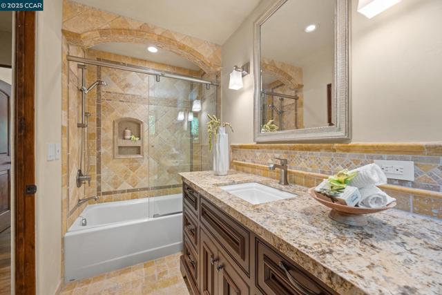 80 Rheem Blvd, Orinda CA: https://media.crmls.org/mediaz/1e548636-1a6c-489b-b32d-8a8bc4a763a7.jpg
