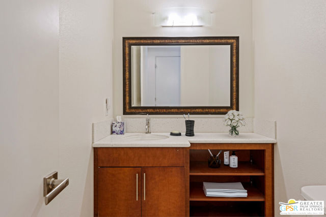 941 Oceo Circle, Palm Springs CA: https://media.crmls.org/mediaz/1e550134-8c9a-40ee-b5ba-baaee76a9289.jpg