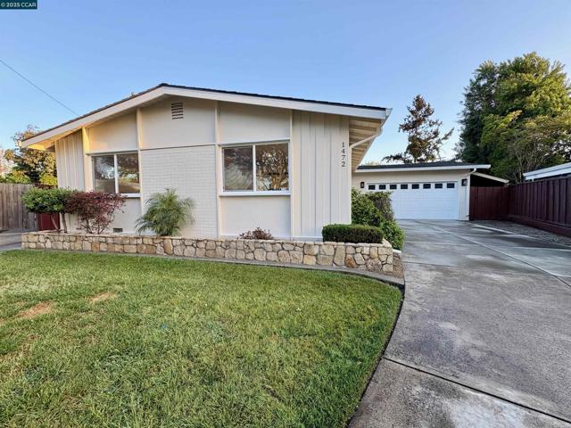 1472 Fairhaven Ct, San Jose CA: https://media.crmls.org/mediaz/1e5502fd-e4b8-4a23-b568-0e44a4d68132.jpg