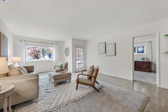 589 S M St, Livermore CA: https://media.crmls.org/mediaz/1e554397-d209-4aa3-be71-b341e523b004.jpg