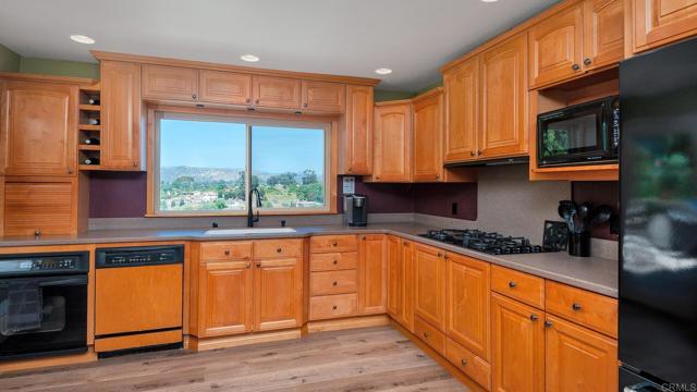 Detail Gallery Image 13 of 41 For 1527 Calavo Dr, Escondido,  CA 92026 - 3 Beds | 2 Baths