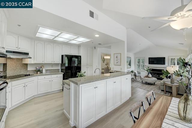 2504 Saklan Indian Dr, Walnut Creek CA: https://media.crmls.org/mediaz/1e559367-cad1-4df5-adc1-5254994bcec3.jpg