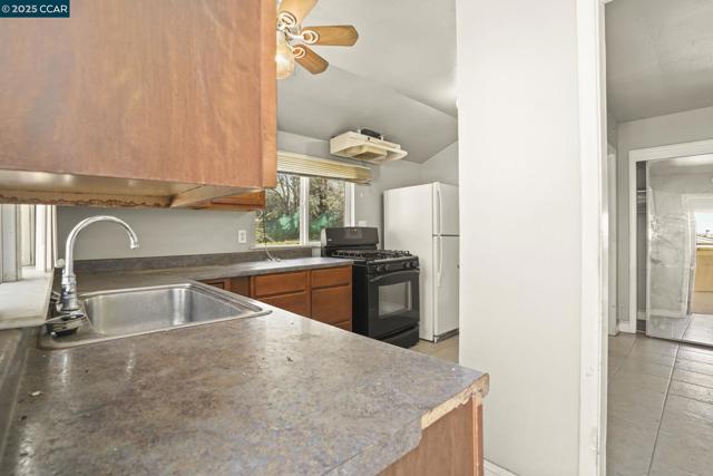 1561 Farm Bureau Rd, Concord CA: https://media.crmls.org/mediaz/1e55b0b6-8d10-4508-9433-5c035d343a84.jpg