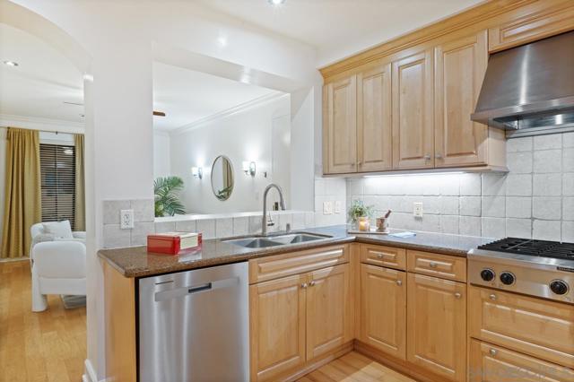 1040 Genter St, La Jolla CA: https://media.crmls.org/mediaz/1e55c97d-a8ca-43f3-ba1c-74639c222951.jpg