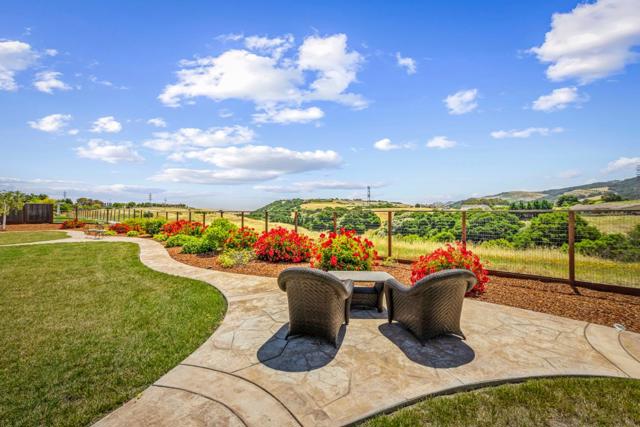 531 Via Vaquero Sur, San Juan Bautista CA: https://media.crmls.org/mediaz/1e55facc-87d7-4435-9578-79740c3e85b4.jpg