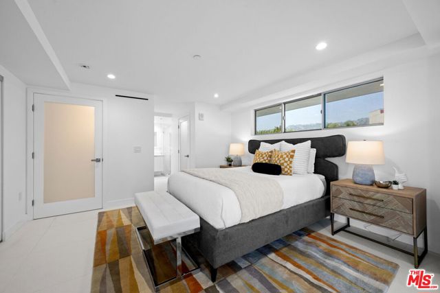 621 N Kings Road, West Hollywood CA: https://media.crmls.org/mediaz/1e56bec8-496c-4aff-88f4-f44a0e94500b.jpg