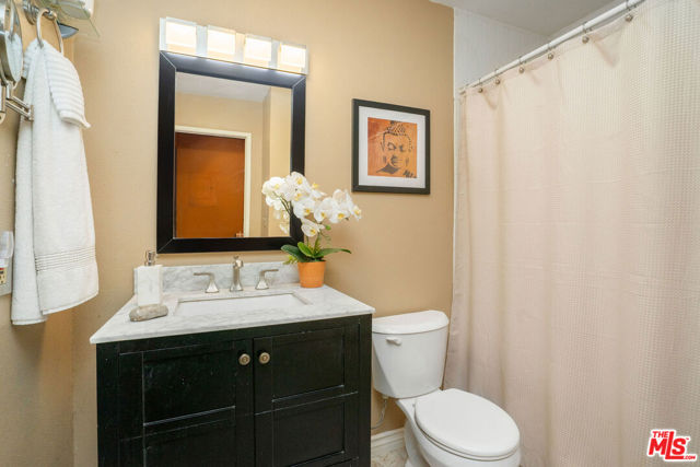 28915 Thousand Oaks Boulevard, Agoura Hills CA: https://media.crmls.org/mediaz/1e56d6d1-cb94-4e0b-aea4-72c7b13acd19.jpg