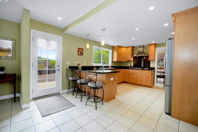 11868 Bloomington Way, Dublin CA: https://media.crmls.org/mediaz/1e56d905-757e-4458-951f-91e3e5646e5d.jpg