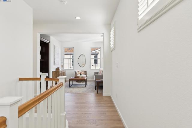 5 Cornelius Sq, Alameda CA: https://media.crmls.org/mediaz/1e570657-c32b-4ab5-ab79-e8b93b13c026.jpg