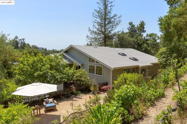 151 La Espiral, Orinda CA: https://media.crmls.org/mediaz/1e5753ef-7ce8-4692-b375-266fc163ba87.jpg