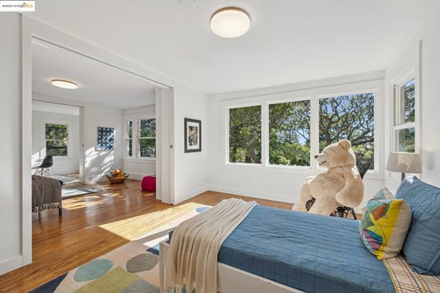 2671 Shasta Rd, Berkeley CA: https://media.crmls.org/mediaz/1e5769c9-4ced-4f3a-bf5a-43ba1edb190d.jpg