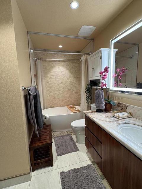767 Portwalk Place,  CA: https://media.crmls.org/mediaz/1e577bae-f10d-42de-8e24-a0fd3dc900f0.jpg