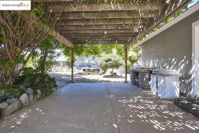 1359 Port Ct, Oakley CA: https://media.crmls.org/mediaz/1e578a59-bc8c-4cf8-af2d-754cc3890b2e.jpg