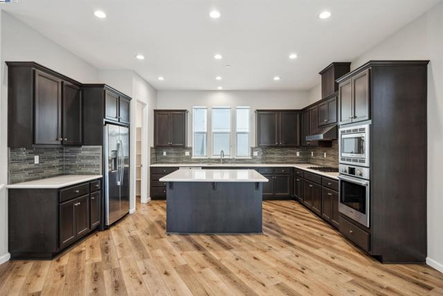 5813 Huntley Ave, Dublin CA: https://media.crmls.org/mediaz/1e59fbb2-9911-4787-965b-811c5c6a3cf3.jpg