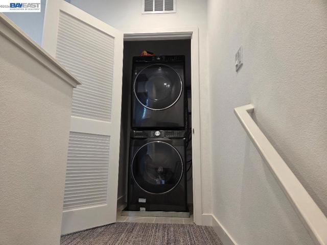 931 Edy Ln, Oakland CA: https://media.crmls.org/mediaz/1e5a5b46-ba75-4870-a4f5-ccb7d49e9c43.jpg