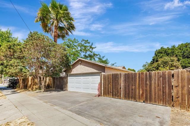 1179 San Benito Street, Hollister CA: https://media.crmls.org/mediaz/1e5aafba-6c3a-4e2a-924d-05fa0f19c84f.jpg