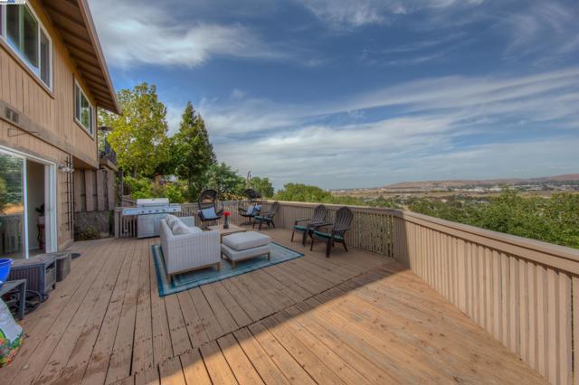 2617 Star Tree Ct., Martinez CA: https://media.crmls.org/mediaz/1e5add96-5f8e-45cf-bc2a-c08d6120fcf0.jpg