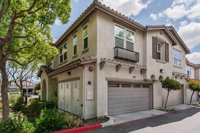 Detail Gallery Image 2 of 31 For 451 Avenida De La Luna, Vista,  CA 92083 - 2 Beds | 2 Baths