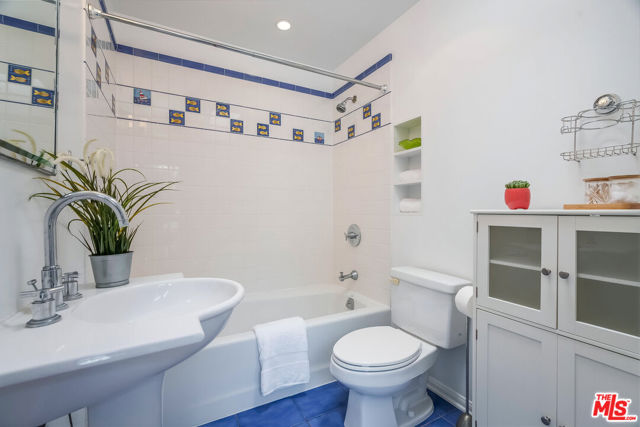 1119 23rd Street, Santa Monica CA: https://media.crmls.org/mediaz/1e5b01a6-f441-41cc-8054-14822bd34941.jpg
