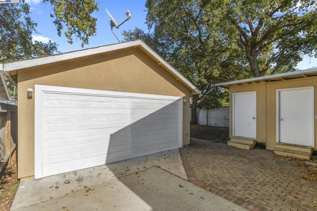 2825 Marlborough Avenue, Redwood City CA: https://media.crmls.org/mediaz/1e5b4478-e594-4d54-9510-e470c29566d0.jpg