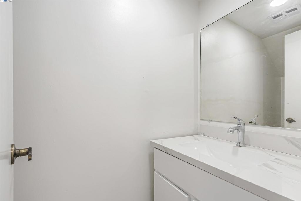 https://media.crmls.org/mediaz/1e5b65bb-e84b-444f-b2d1-d796a4f1dc92.jpg?preset=X-Large