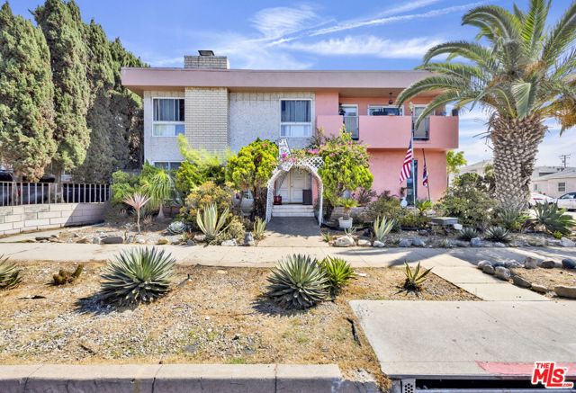 724 S Flower Street, Inglewood CA: https://media.crmls.org/mediaz/1e5bd845-985e-4eb1-a569-fd4435bd1657.jpg
