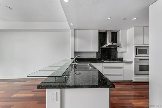 1199 Pacific Hwy, San Diego CA: https://media.crmls.org/mediaz/1e5be04f-c1c9-4f17-b9e0-47dc038dd02a.jpg