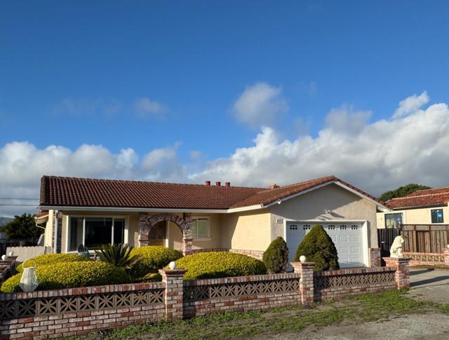 651 Spruce Street, Half Moon Bay CA: https://media.crmls.org/mediaz/1e5be61a-4510-4a6c-9bb1-b8aa4b47bb9e.jpg