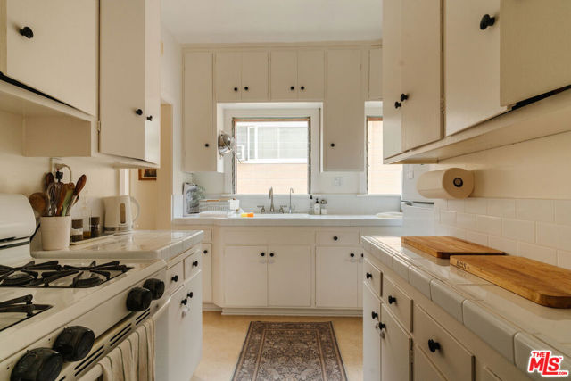 4426 Price Street, Los Angeles CA: https://media.crmls.org/mediaz/1e5cc1a9-587f-4d5d-a276-a57b2eef5ec8.jpg