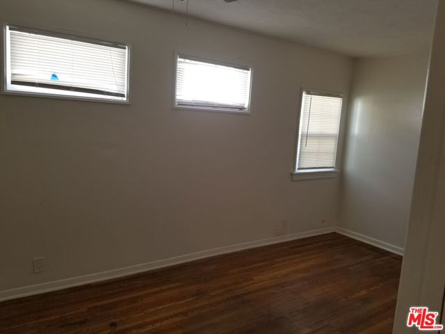 11059 CALIFA Street photo 29