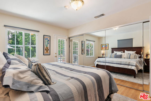 13155 Hartsook Street, Sherman Oaks CA: https://media.crmls.org/mediaz/1e5d0ed6-c617-4449-b733-7804516fd531.jpg