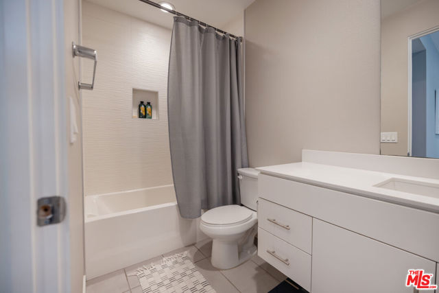1246 1/2 Gordon Street, Los Angeles CA: https://media.crmls.org/mediaz/1e5d2232-8127-43fa-932a-a2036944bd7f.jpg