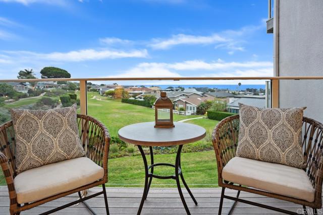 640 W Solana Circle, Solana Beach CA: https://media.crmls.org/mediaz/1e5d6b6d-4033-4046-934d-59da38b2a481.jpg