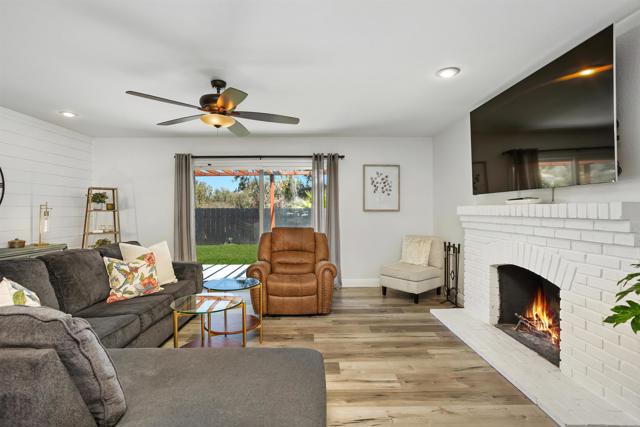 15576 Paseo Ajanta, San Diego CA: https://media.crmls.org/mediaz/1e5d788d-a49f-40e4-8630-af317871c5f6.jpg