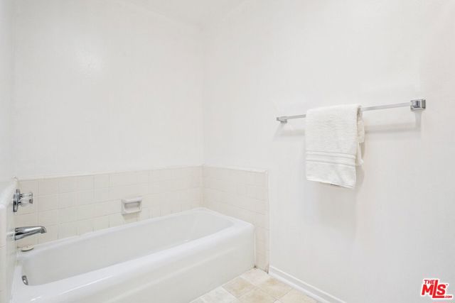 13065 Mindanao Way, Marina del Rey CA: https://media.crmls.org/mediaz/1e5ef993-33c5-4005-9dfc-aee153f47471.jpg