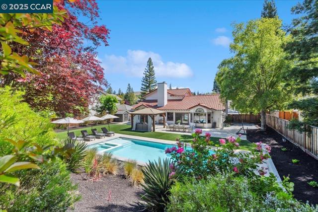 97 Woodranch Cir, Danville CA: https://media.crmls.org/mediaz/1e5f728c-74d4-4c86-be24-8105885a59fe.jpg