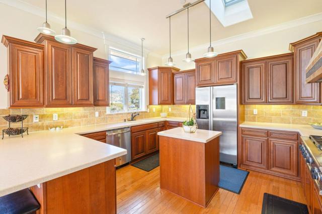 1207 Danmann Avenue, Pacifica CA: https://media.crmls.org/mediaz/1e5f92e2-e3de-41d8-ad24-cf1c92aa3a0e.jpg